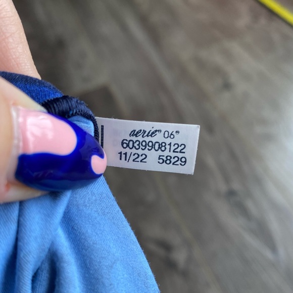 OFFLINE By Aerie Real Me Xtra Twist high rise Leggings blue Floral & butterfly - Picture 10 of 10